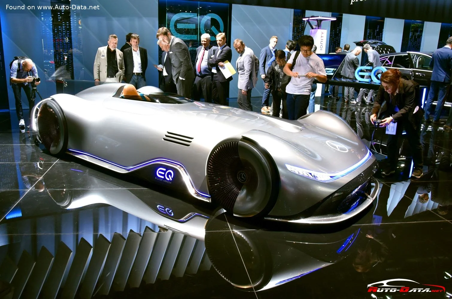 Mercedes-Benz EQ Mercedes-Benz Vision EQ Silver Arrow thumbnail 2