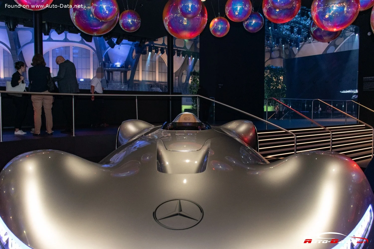 Mercedes-Benz EQ Mercedes-Benz Vision EQ Silver Arrow thumbnail 12