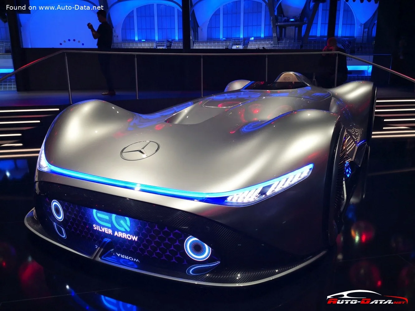 Mercedes-Benz EQ Mercedes-Benz Vision EQ Silver Arrow thumbnail 14