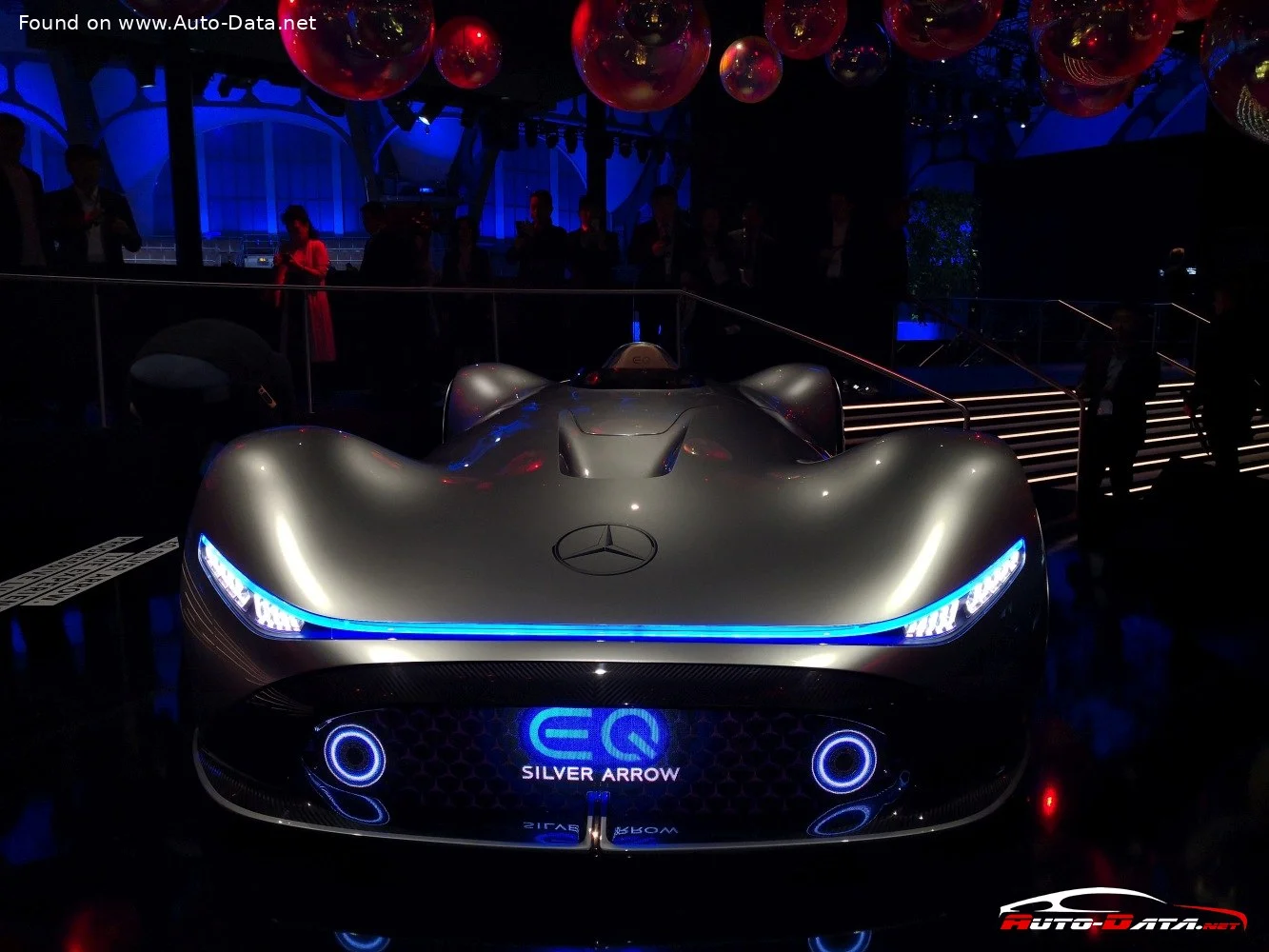 Mercedes-Benz EQ Mercedes-Benz Vision EQ Silver Arrow thumbnail 15