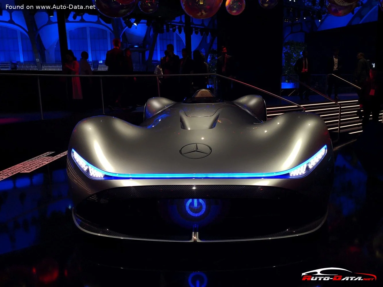 Mercedes-Benz EQ Mercedes-Benz Vision EQ Silver Arrow thumbnail 16