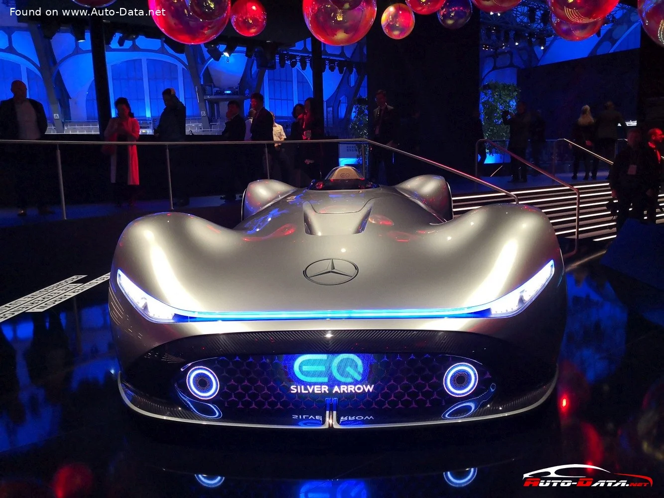 Mercedes-Benz EQ Mercedes-Benz Vision EQ Silver Arrow thumbnail 17