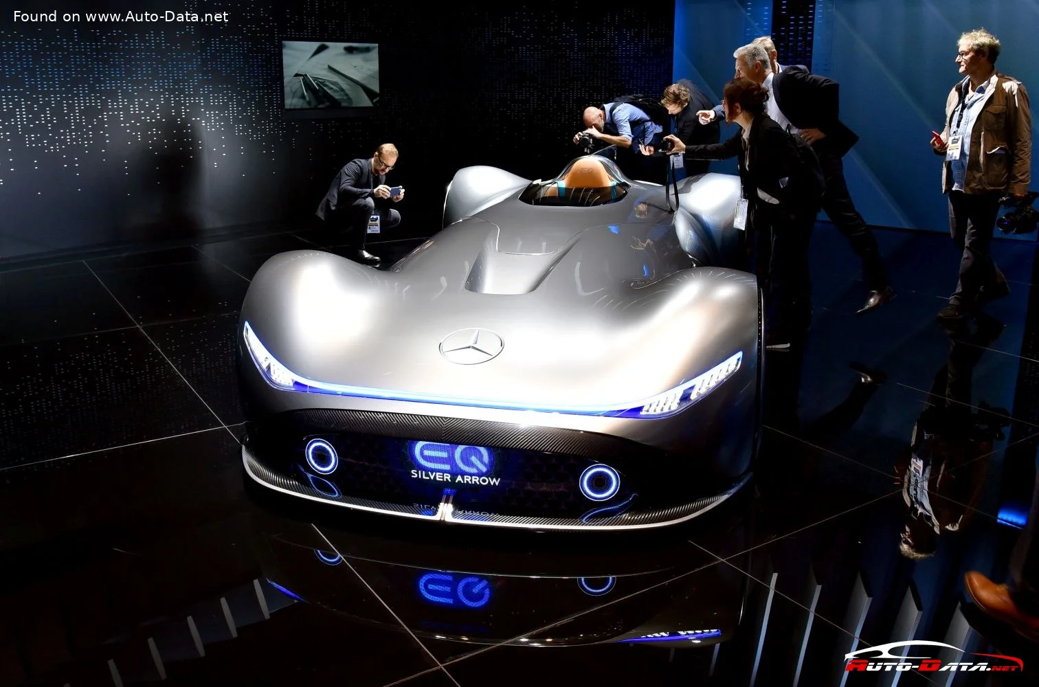 Mercedes-Benz EQ Mercedes-Benz Vision EQ Silver Arrow thumbnail 3