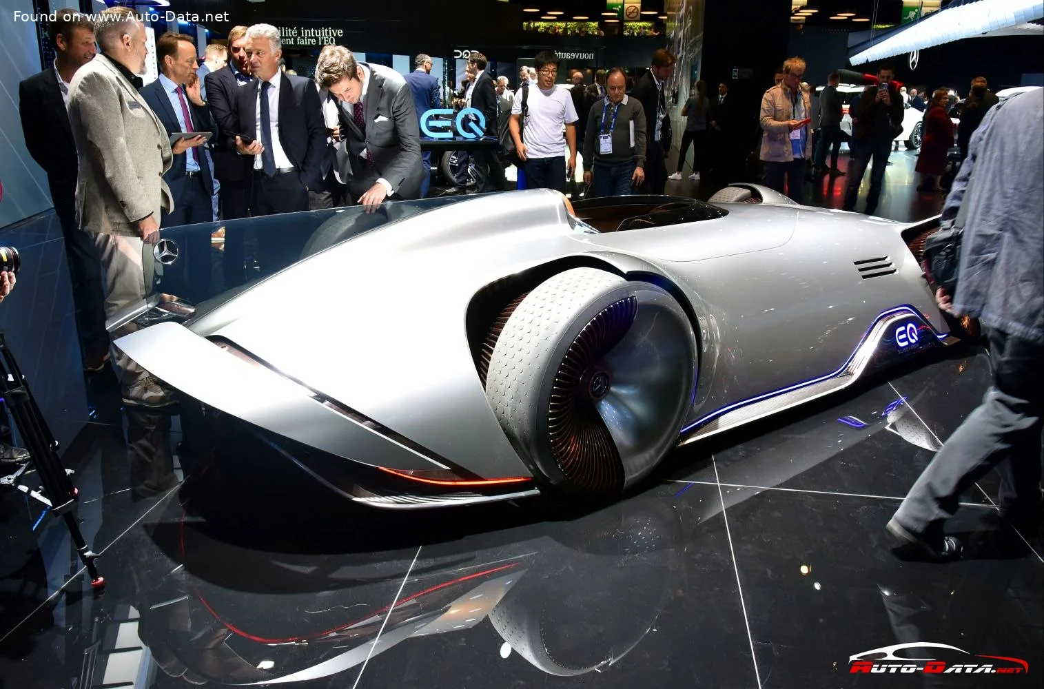 Mercedes-Benz EQ Mercedes-Benz Vision EQ Silver Arrow thumbnail 5