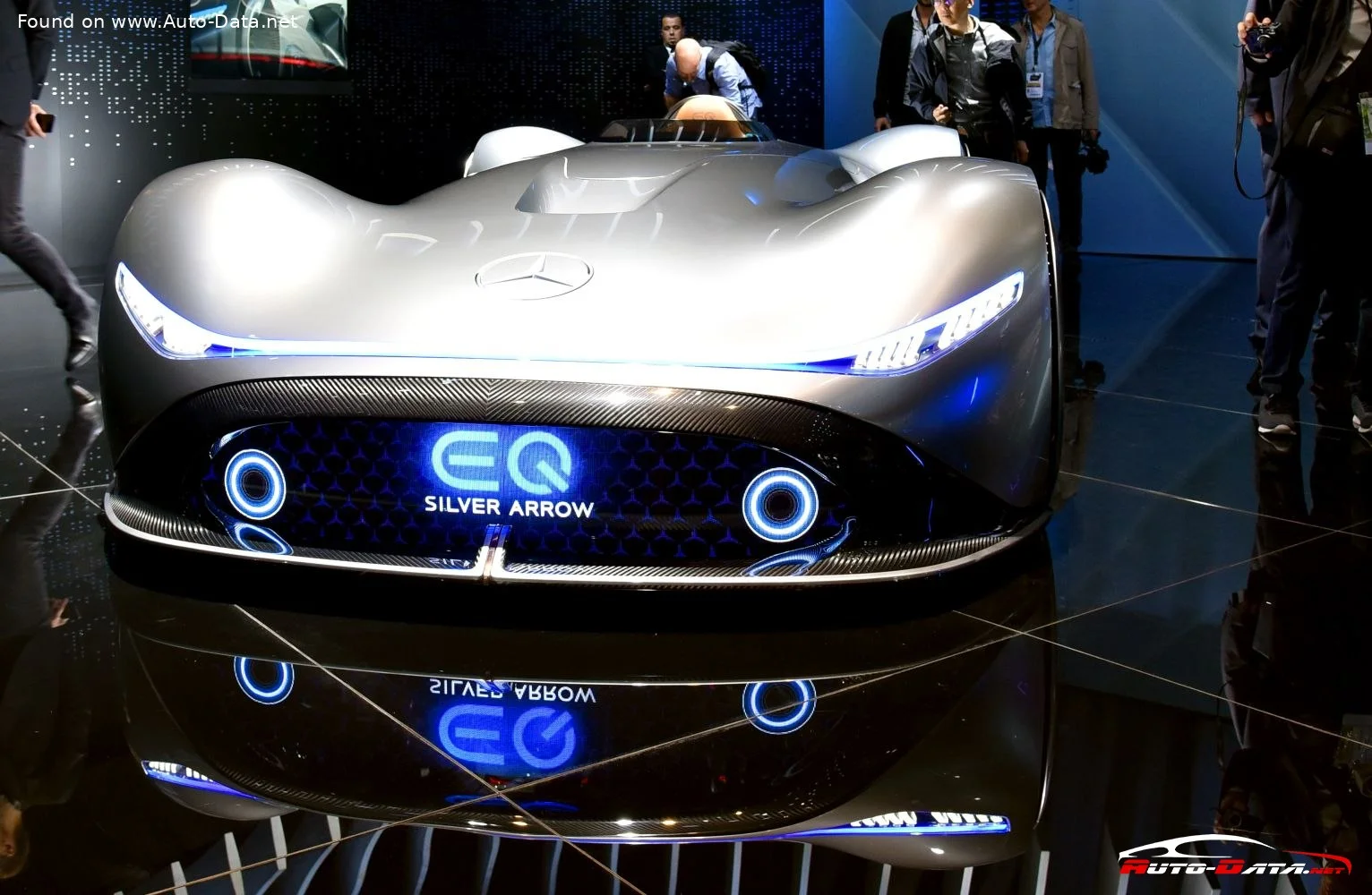 Mercedes-Benz EQ Mercedes-Benz Vision EQ Silver Arrow thumbnail 6