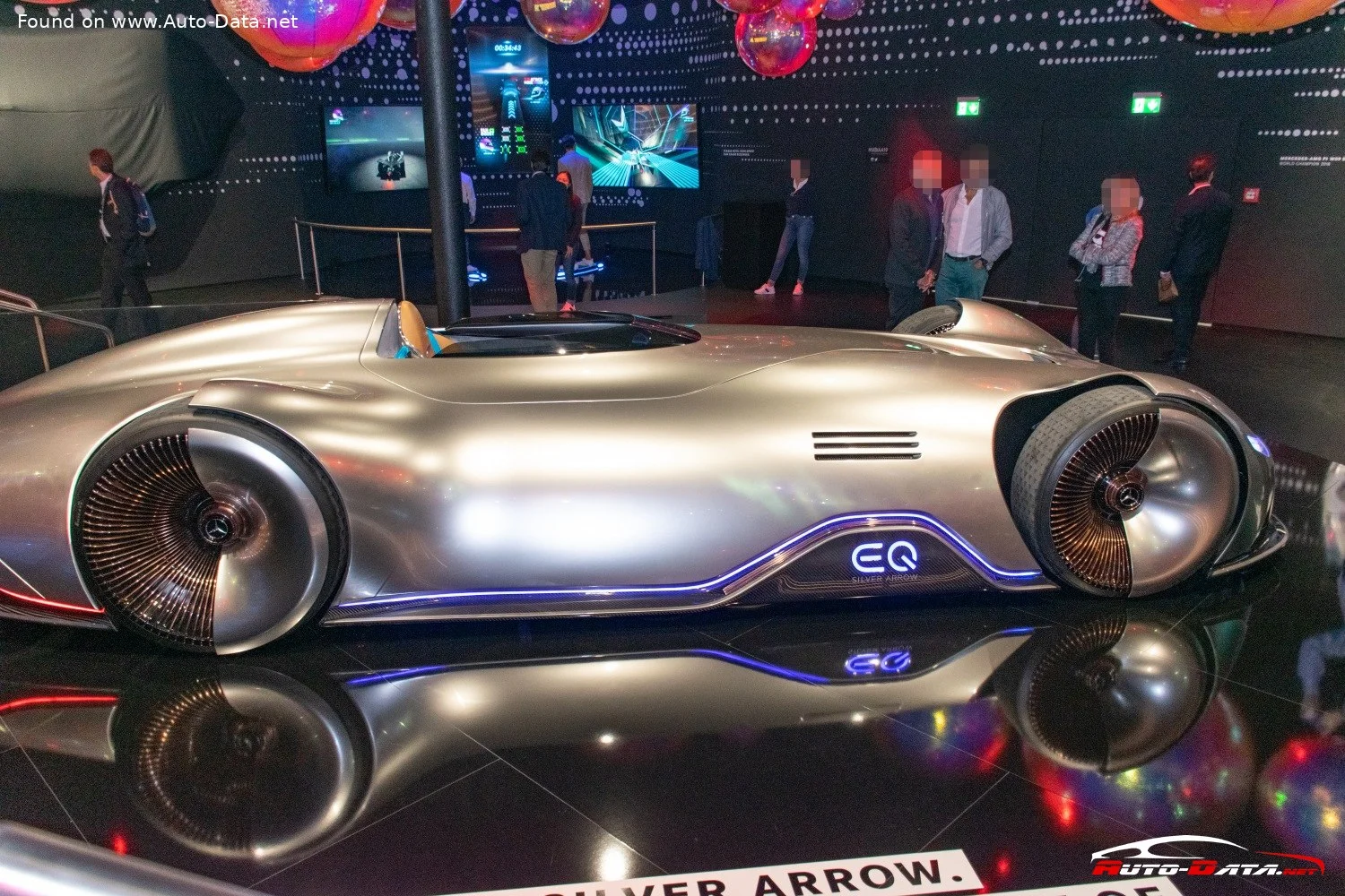 Mercedes-Benz EQ Mercedes-Benz Vision EQ Silver Arrow thumbnail 7