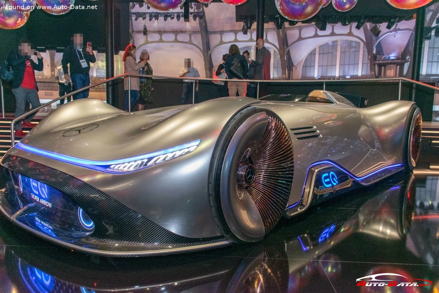 Mercedes-Benz EQ Mercedes-Benz Vision EQ Silver Arrow thumbnail 10