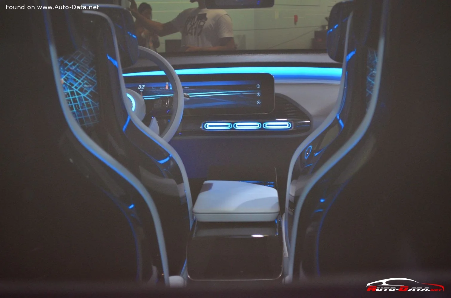 Mercedes-Benz EQ Mercedes-Benz Concept EQ thumbnail 11