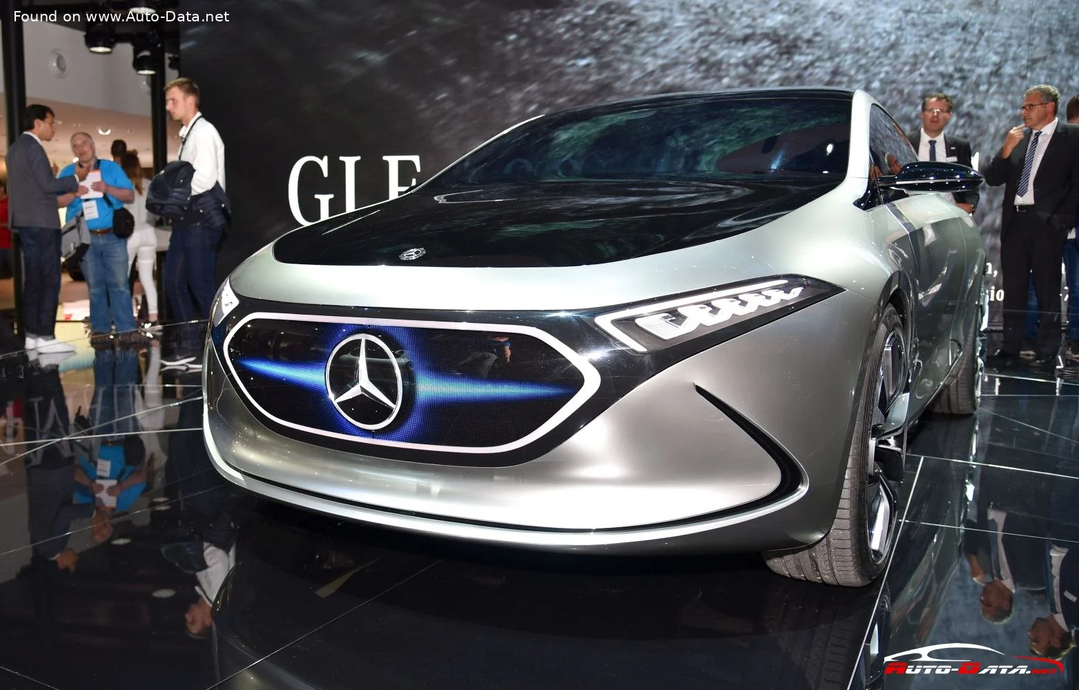 Mercedes-Benz EQA Mercedes-Benz EQA Concept thumbnail 2