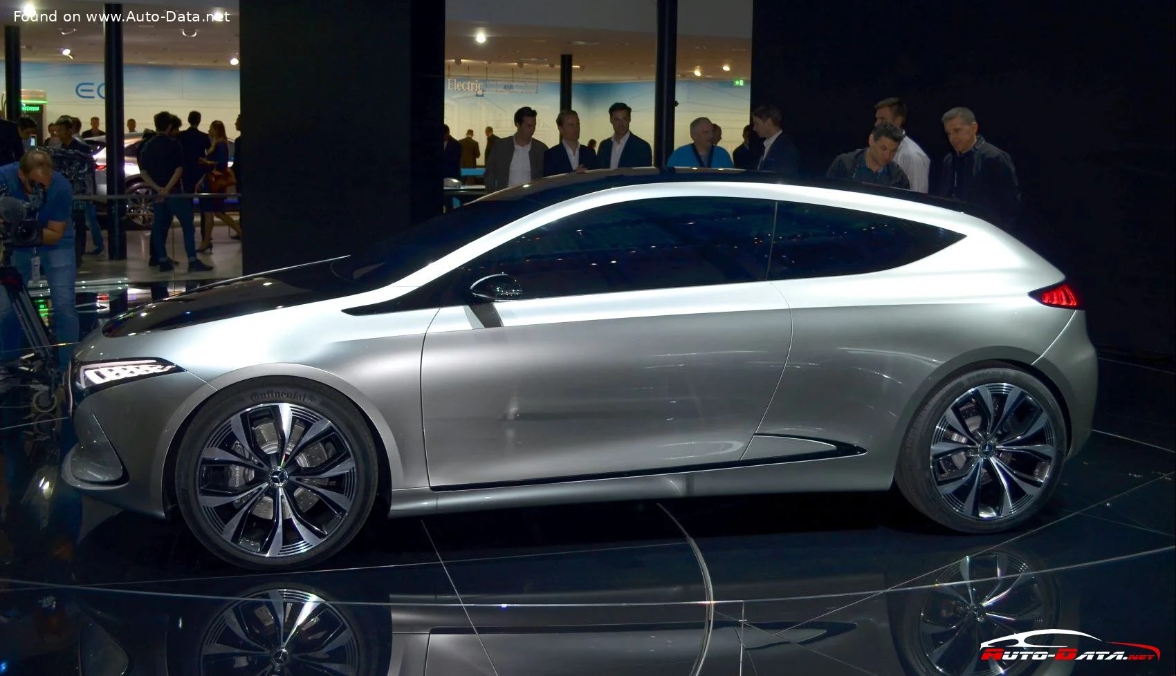 Mercedes-Benz EQA Mercedes-Benz EQA Concept thumbnail 3