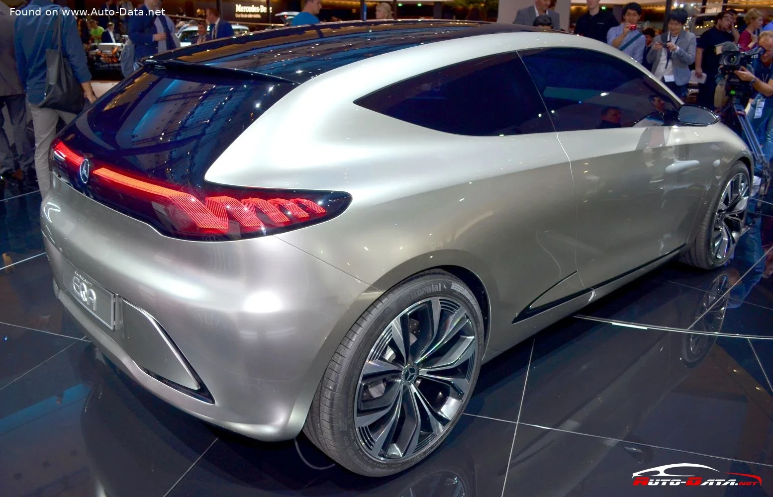 Mercedes-Benz EQA Mercedes-Benz EQA Concept thumbnail 5