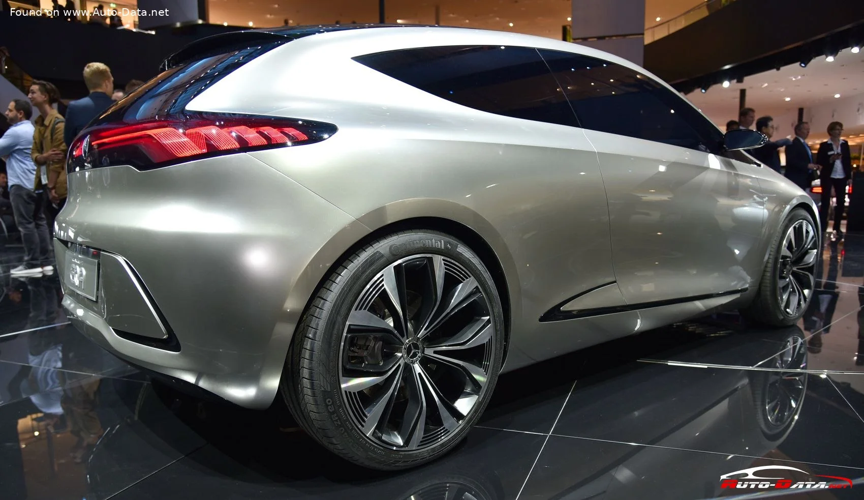 Mercedes-Benz EQA Mercedes-Benz EQA Concept thumbnail 6