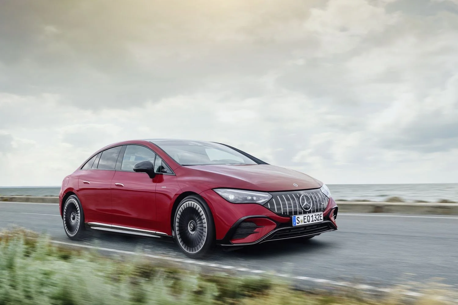 Mercedes-Benz EQE AMG EQE 43 100 kWh (476 Hp) 4MATIC2022 - - 1