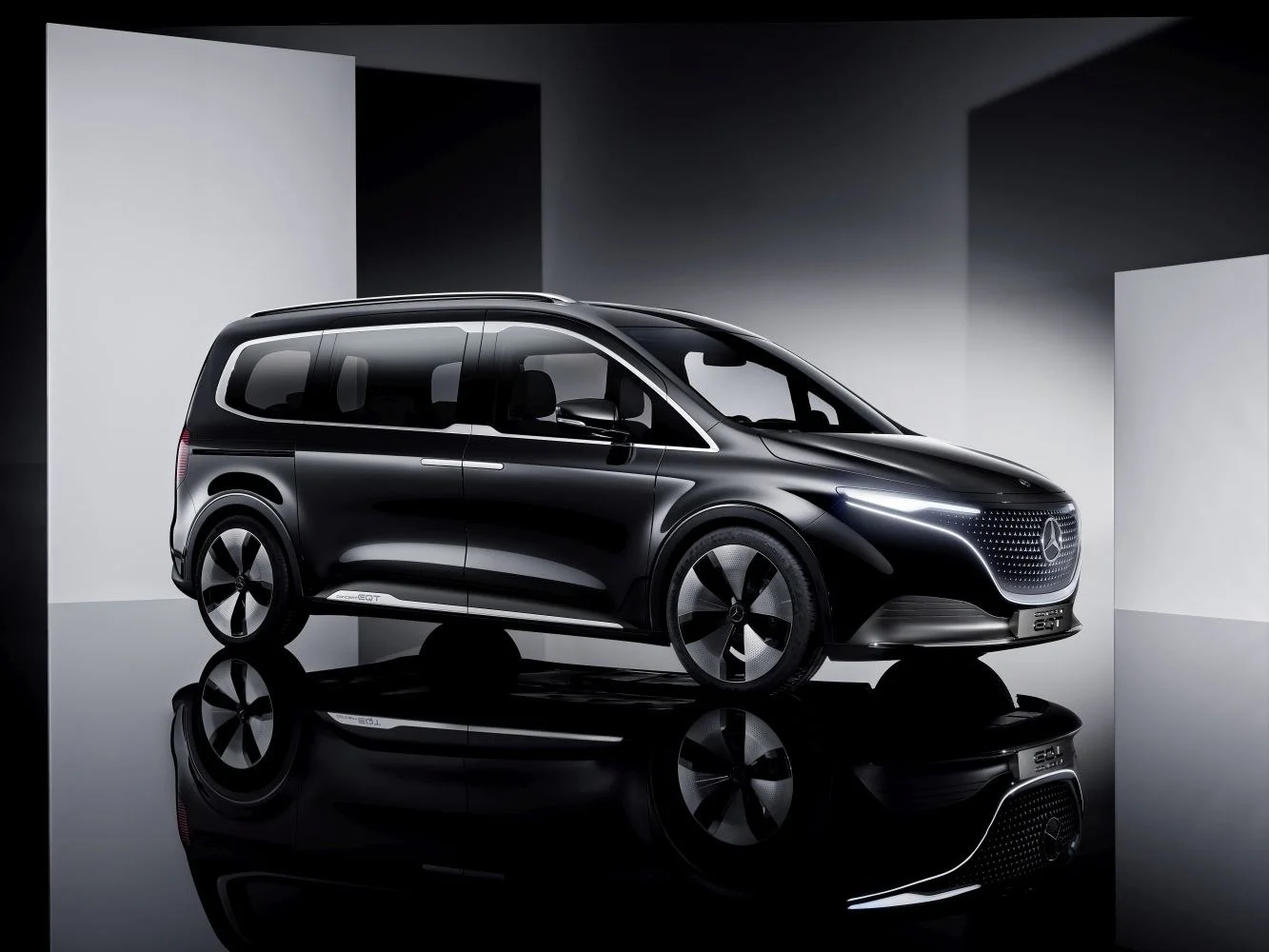 Mercedes-Benz EQT Mercedes-Benz EQT Concept thumbnail 14