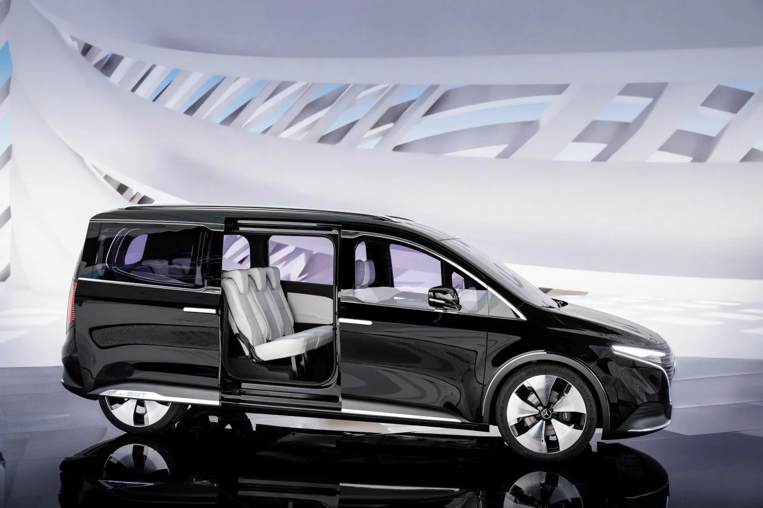 Mercedes-Benz EQT Mercedes-Benz EQT Concept thumbnail 8