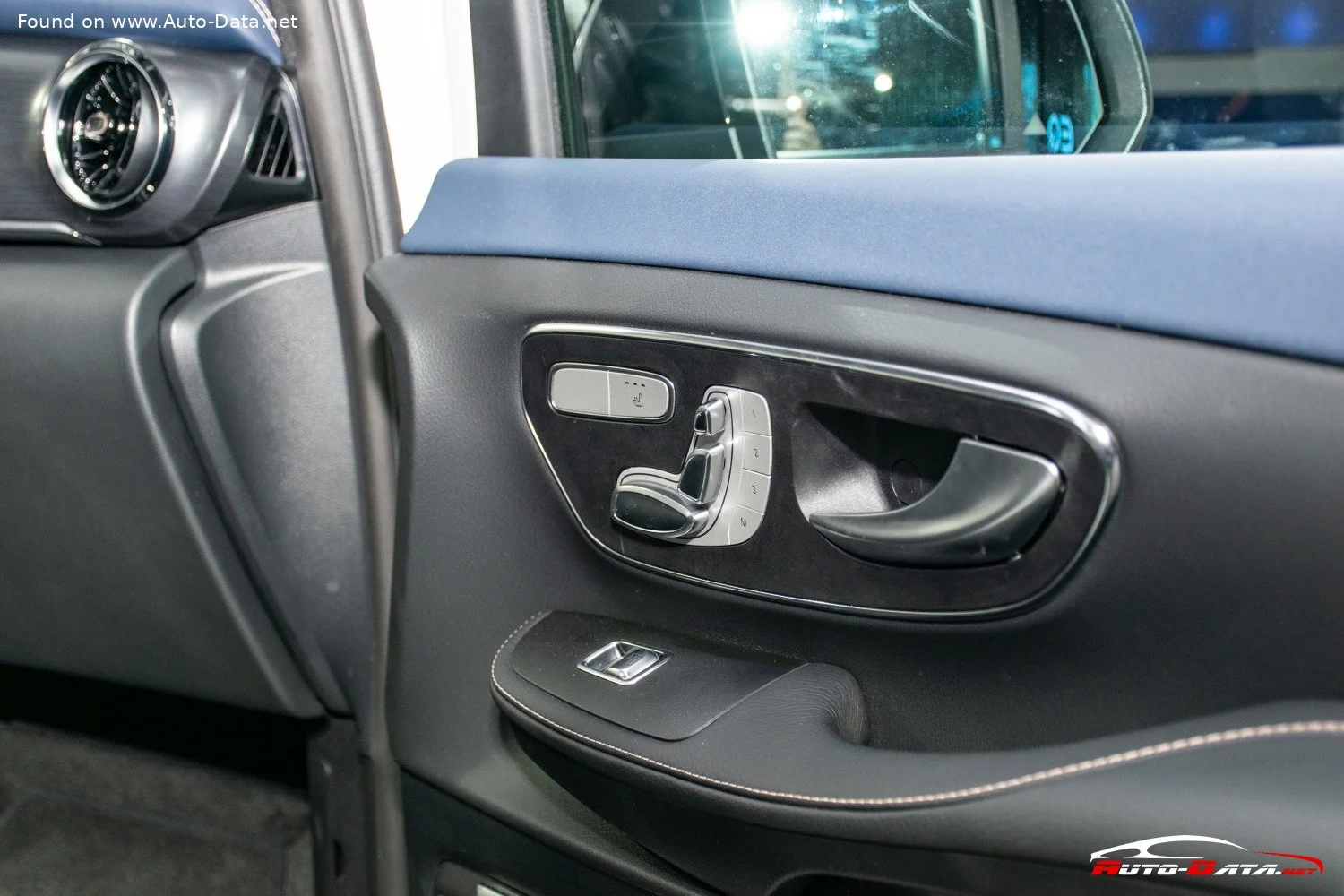 Mercedes-Benz EQV Mercedes-Benz EQV Concept thumbnail 11