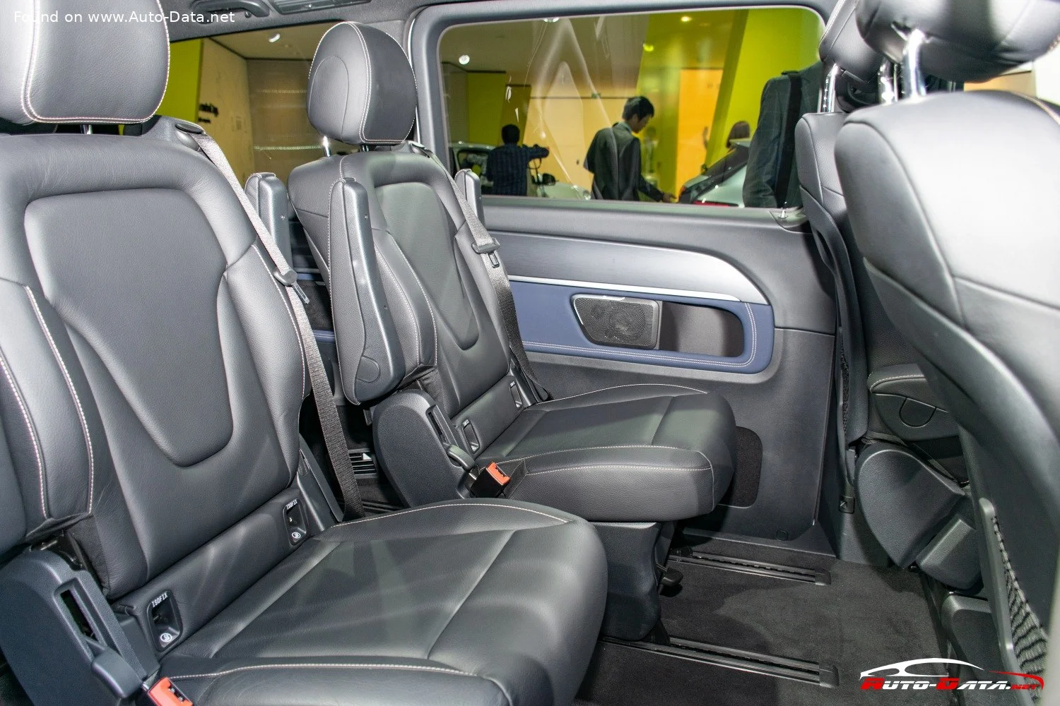 Mercedes-Benz EQV Mercedes-Benz EQV Concept thumbnail 15
