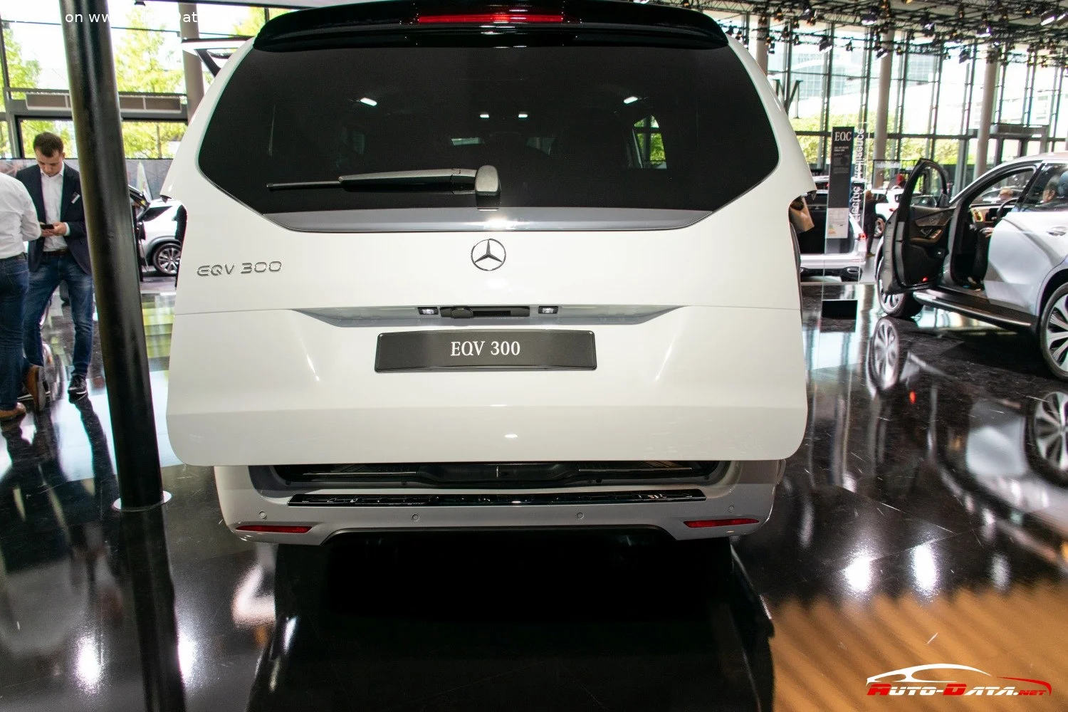 Mercedes-Benz EQV Mercedes-Benz EQV Concept thumbnail 7