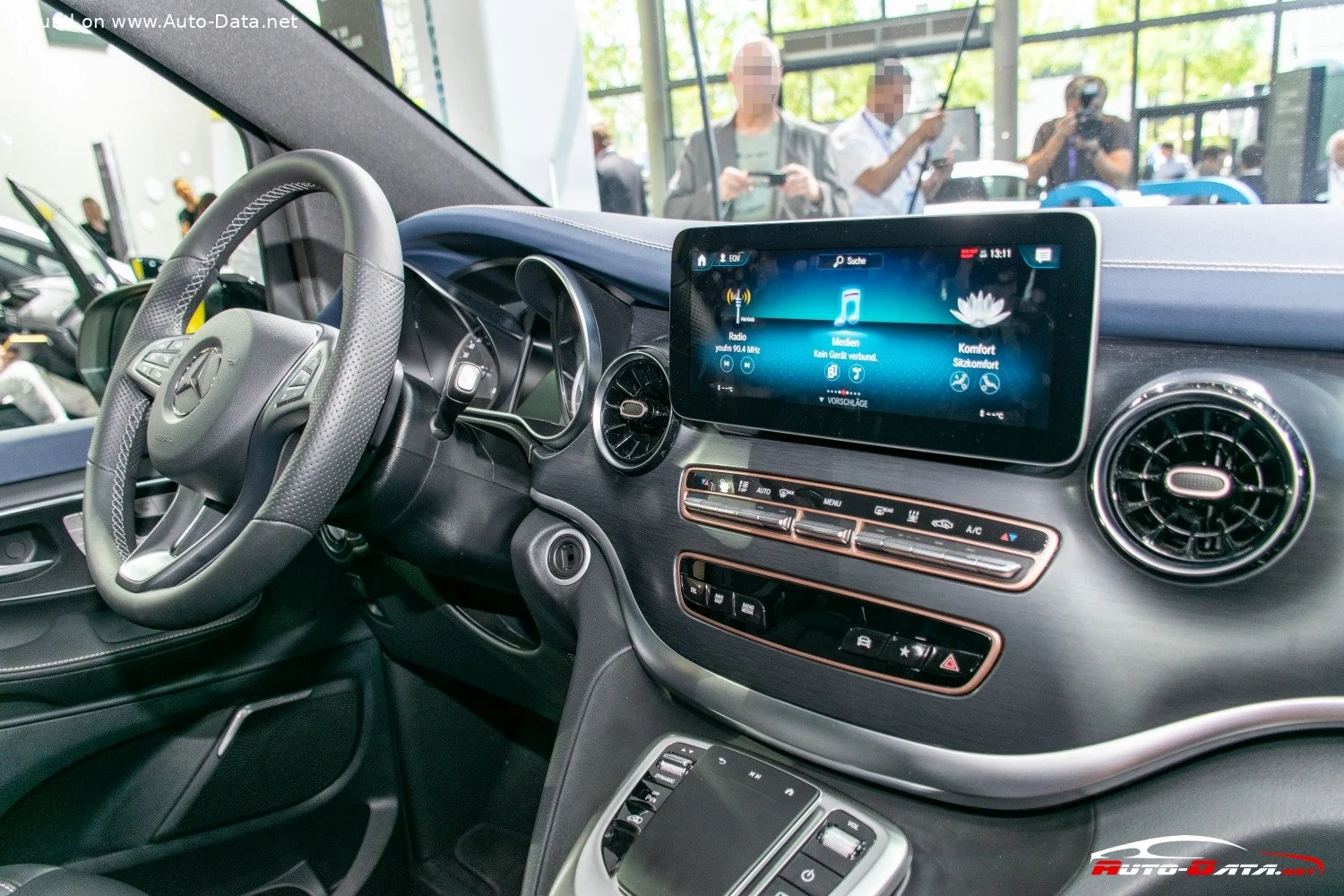 Mercedes-Benz EQV Mercedes-Benz EQV Concept thumbnail 10