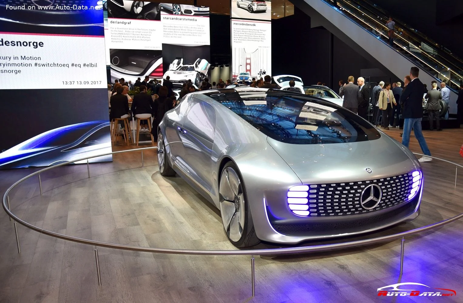 Mercedes-Benz F 015 Mercedes-Benz F 015 Luxury in Motion (Concept) thumbnail 2