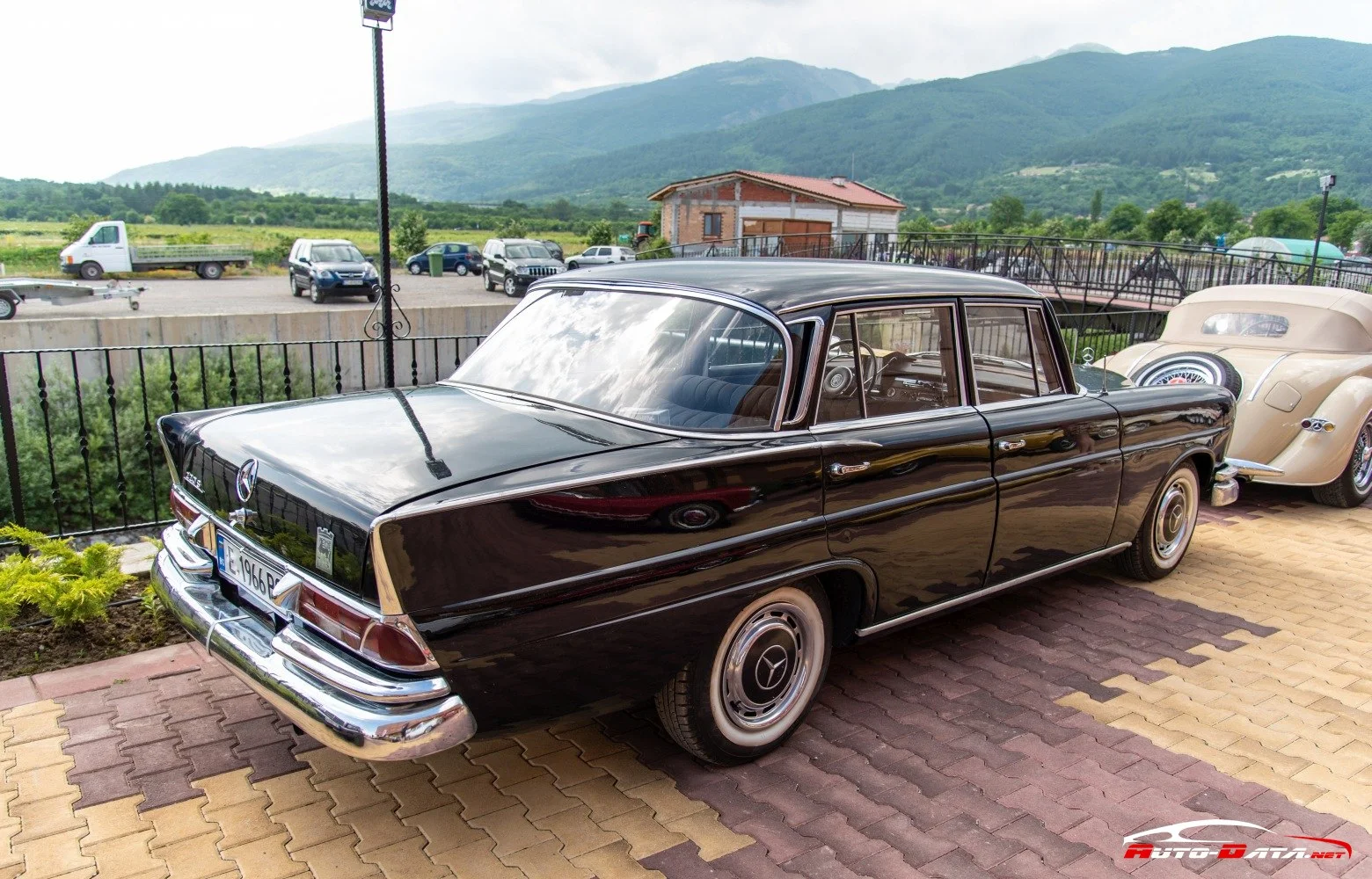 Mercedes-Benz Fintail 220 b (95 Hp)1959 - 1965 thumbnail 3