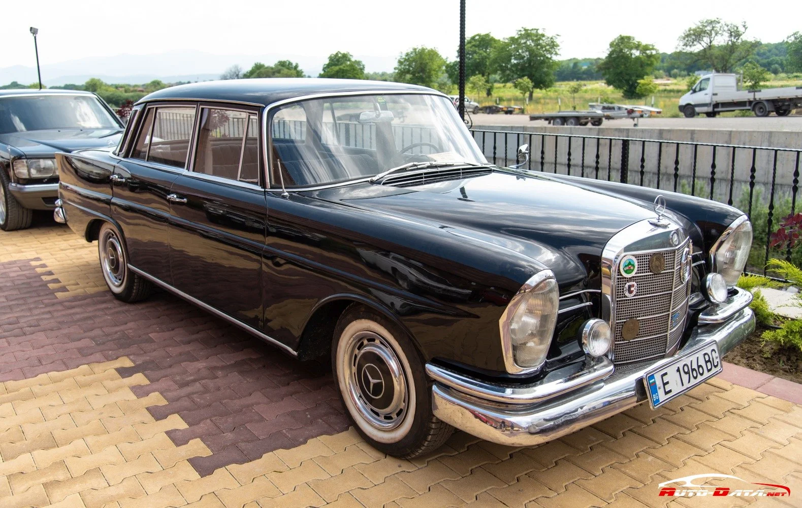 Mercedes-Benz Fintail 220 b (95 Hp)1959 - 1965 thumbnail 4