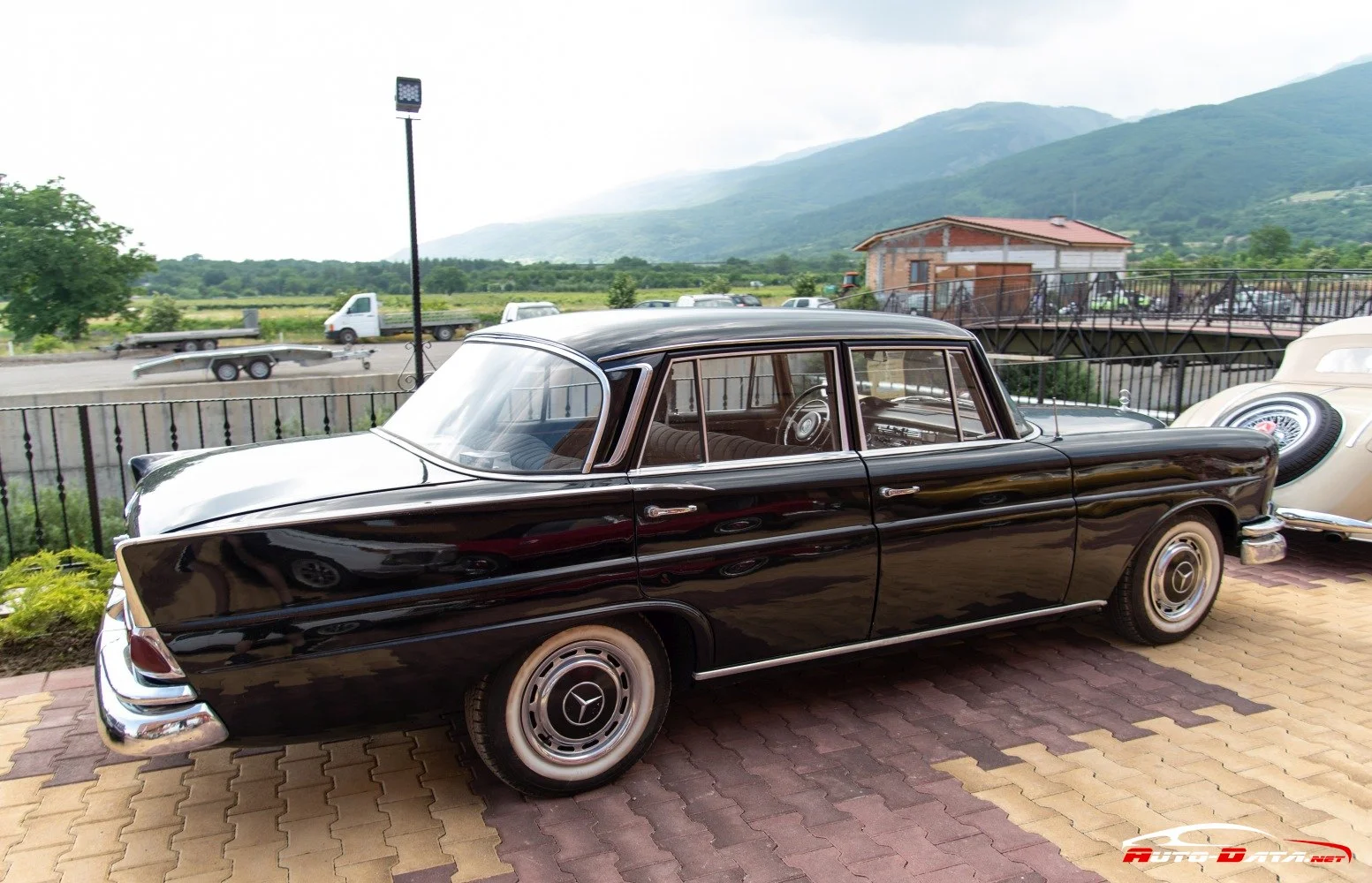 Mercedes-Benz Fintail 220 b (95 Hp)1959 - 1965 thumbnail 5