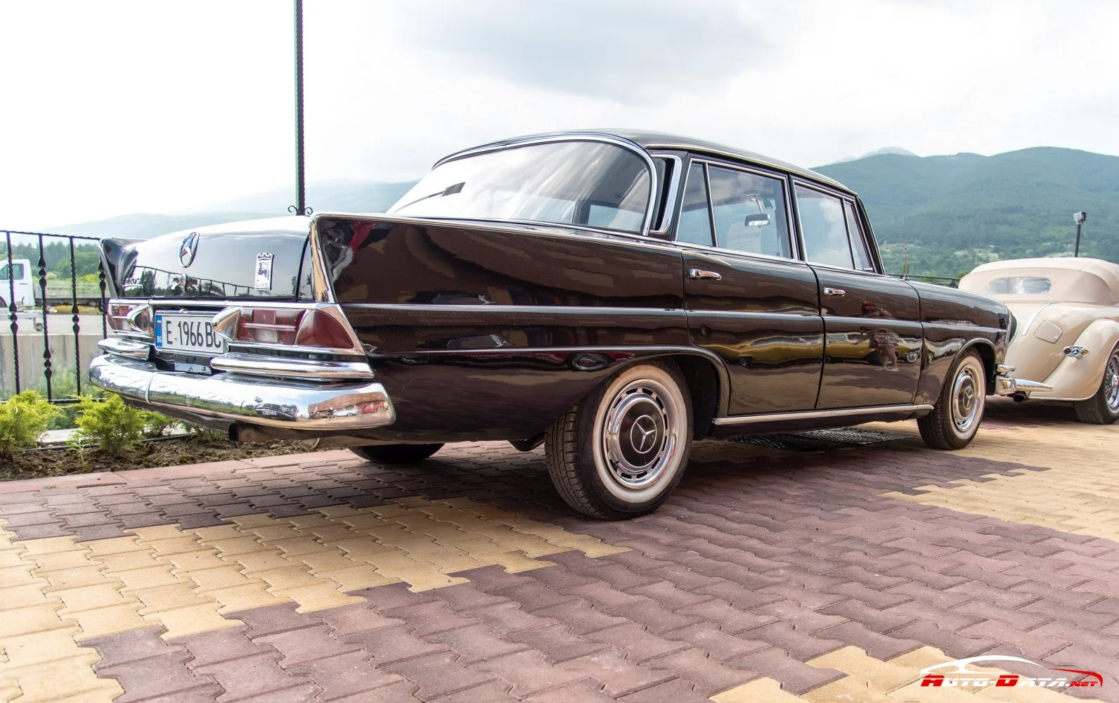 Mercedes-Benz Fintail 220 b (95 Hp)1959 - 1965 thumbnail 6
