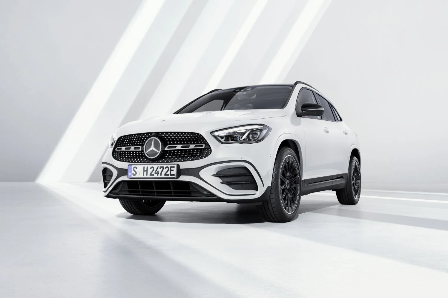 Mercedes-Benz GLA AMG GLA 35 (306 Hp) Mild Hybrid 4MATIC AMG SPEEDSHIFT DCT 8G2023 - thumbnail 2