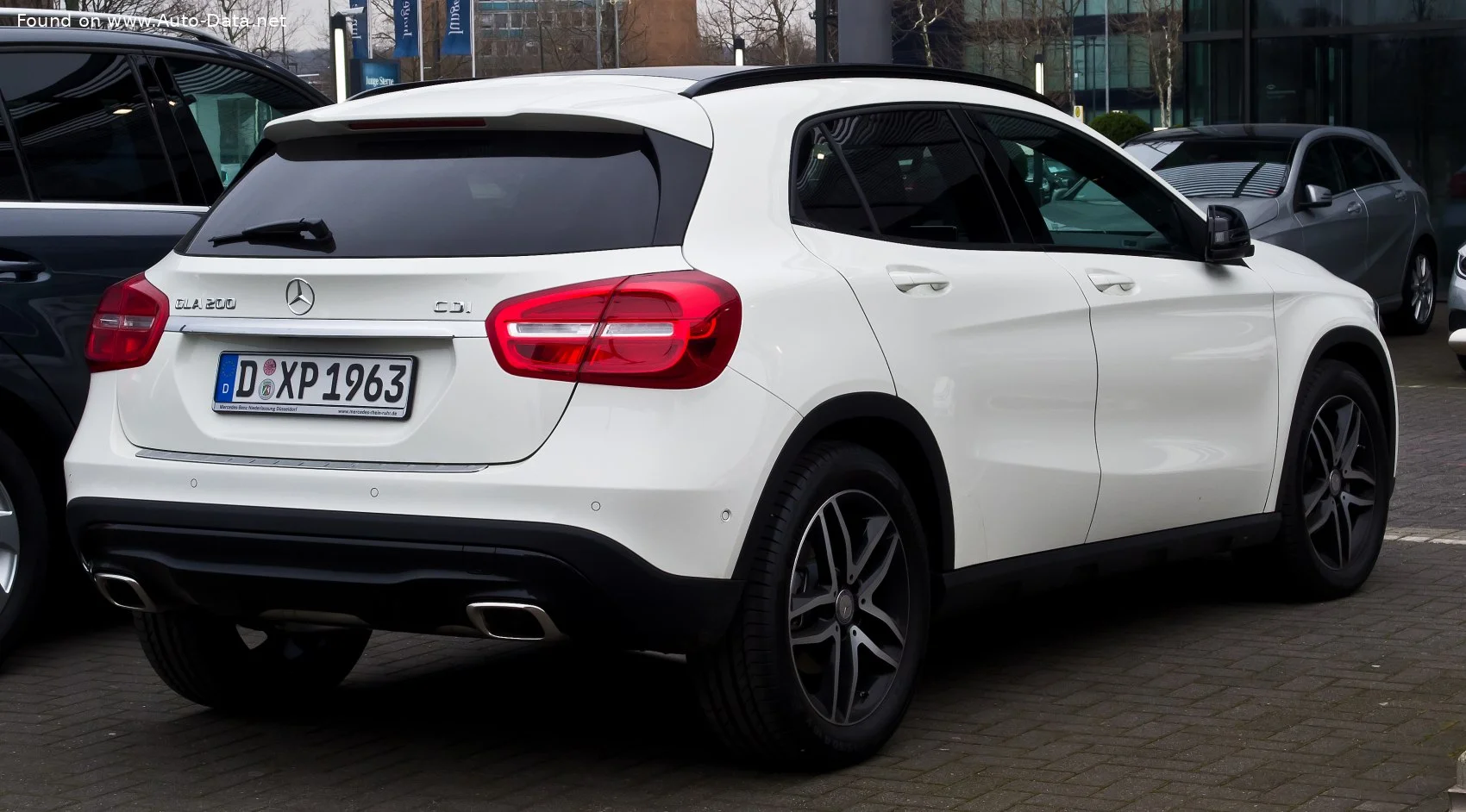 Mercedes-Benz GLA AMG GLA 45 (360 Hp) 4MATIC AMG SPEEDSHIFT DCT2014 - 2015 thumbnail 12