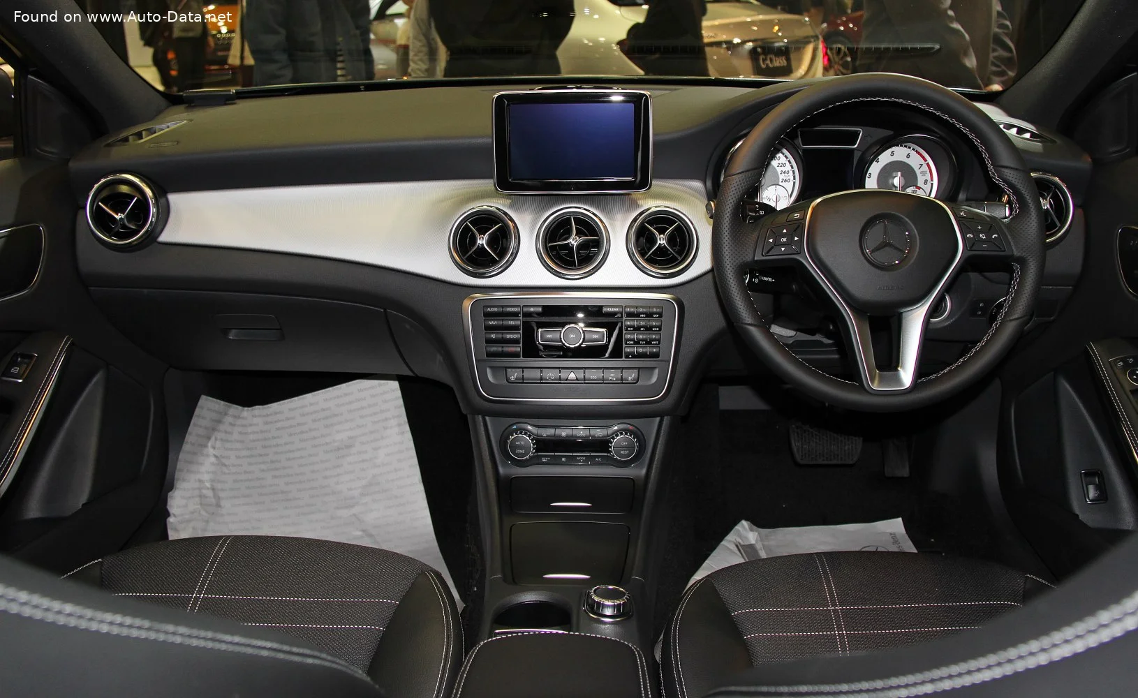 Mercedes-Benz GLA AMG GLA 45 (360 Hp) 4MATIC AMG SPEEDSHIFT DCT2014 - 2015 thumbnail 15