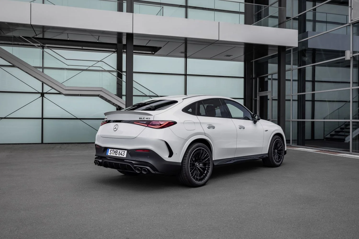 Mercedes-Benz GLC AMG GLC 43 (421 Hp) Mild Hybrid 4MATIC AMG SPEEDSHIFT MCT 9G2023 - thumbnail 11