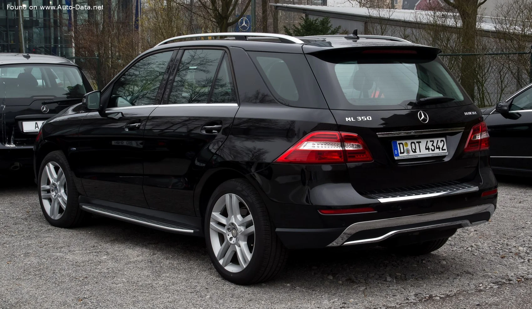 Mercedes-Benz M-class AMG ML 63 V8 (523 Hp) 4MATIC SPEEDSHIFT G-TRONIC2012 - 2015 thumbnail 11