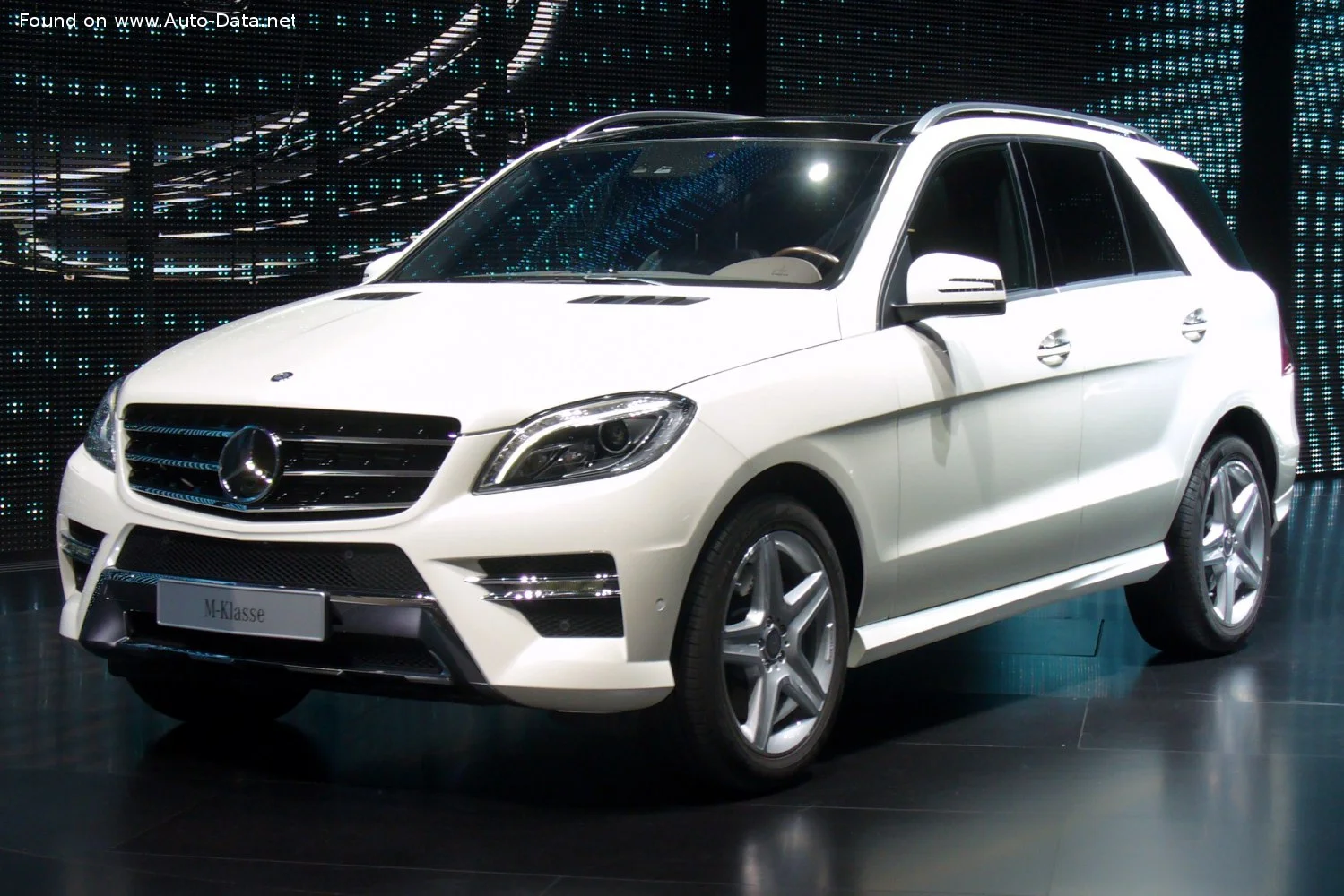 Mercedes-Benz M-class AMG ML 63 V8 (523 Hp) 4MATIC SPEEDSHIFT G-TRONIC2012 - 2015 thumbnail 12
