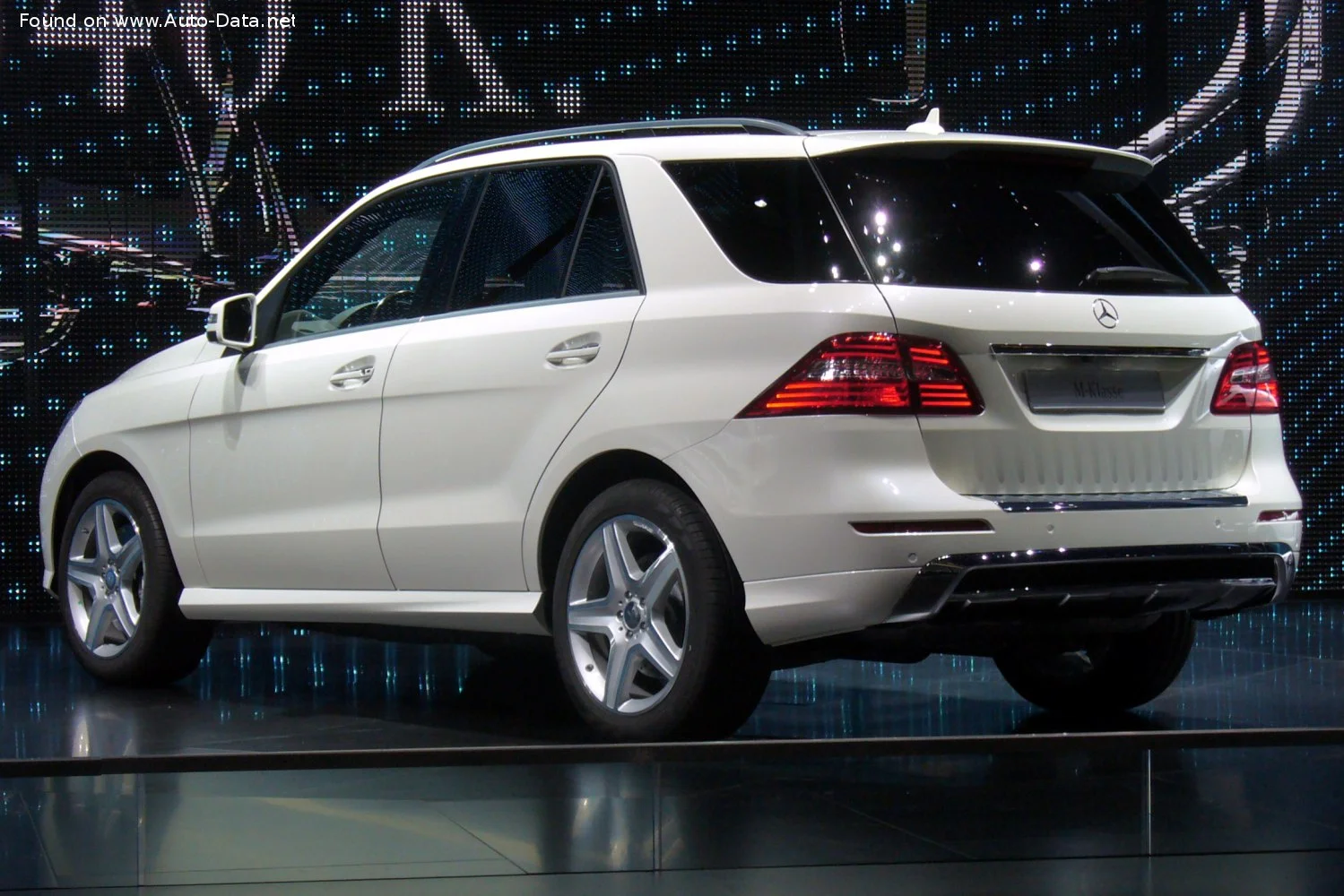Mercedes-Benz M-class AMG ML 63 V8 (523 Hp) 4MATIC SPEEDSHIFT G-TRONIC2012 - 2015 thumbnail 13