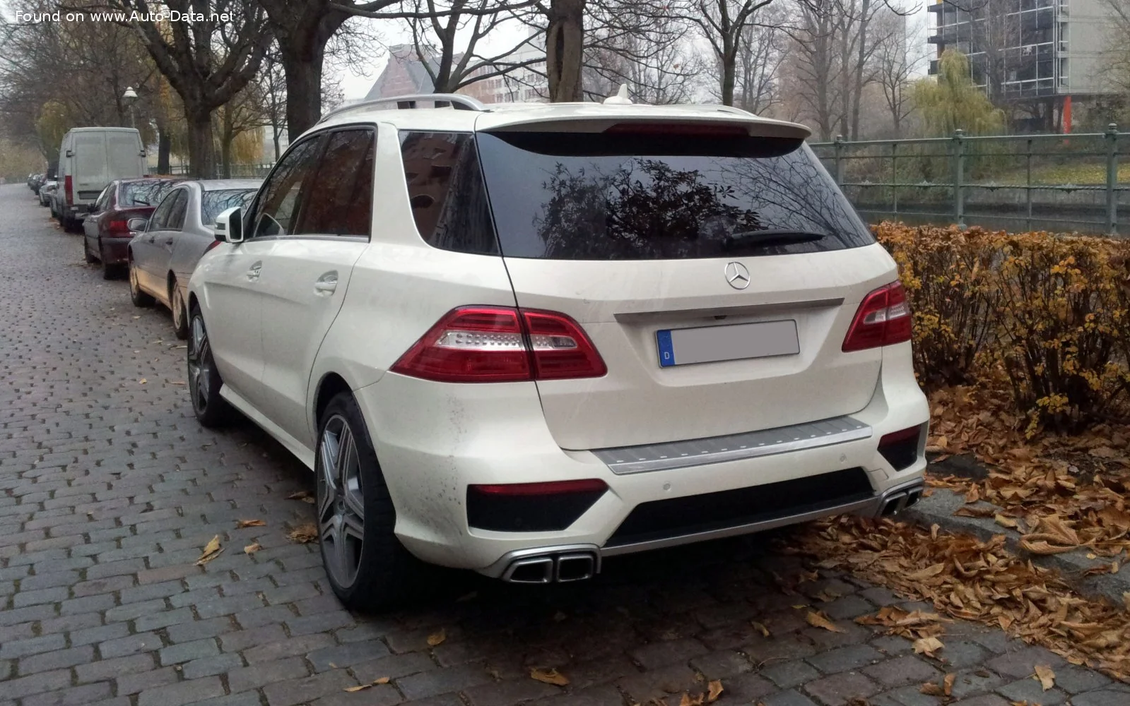 Mercedes-Benz M-class AMG ML 63 V8 (523 Hp) 4MATIC SPEEDSHIFT G-TRONIC2012 - 2015 thumbnail 17