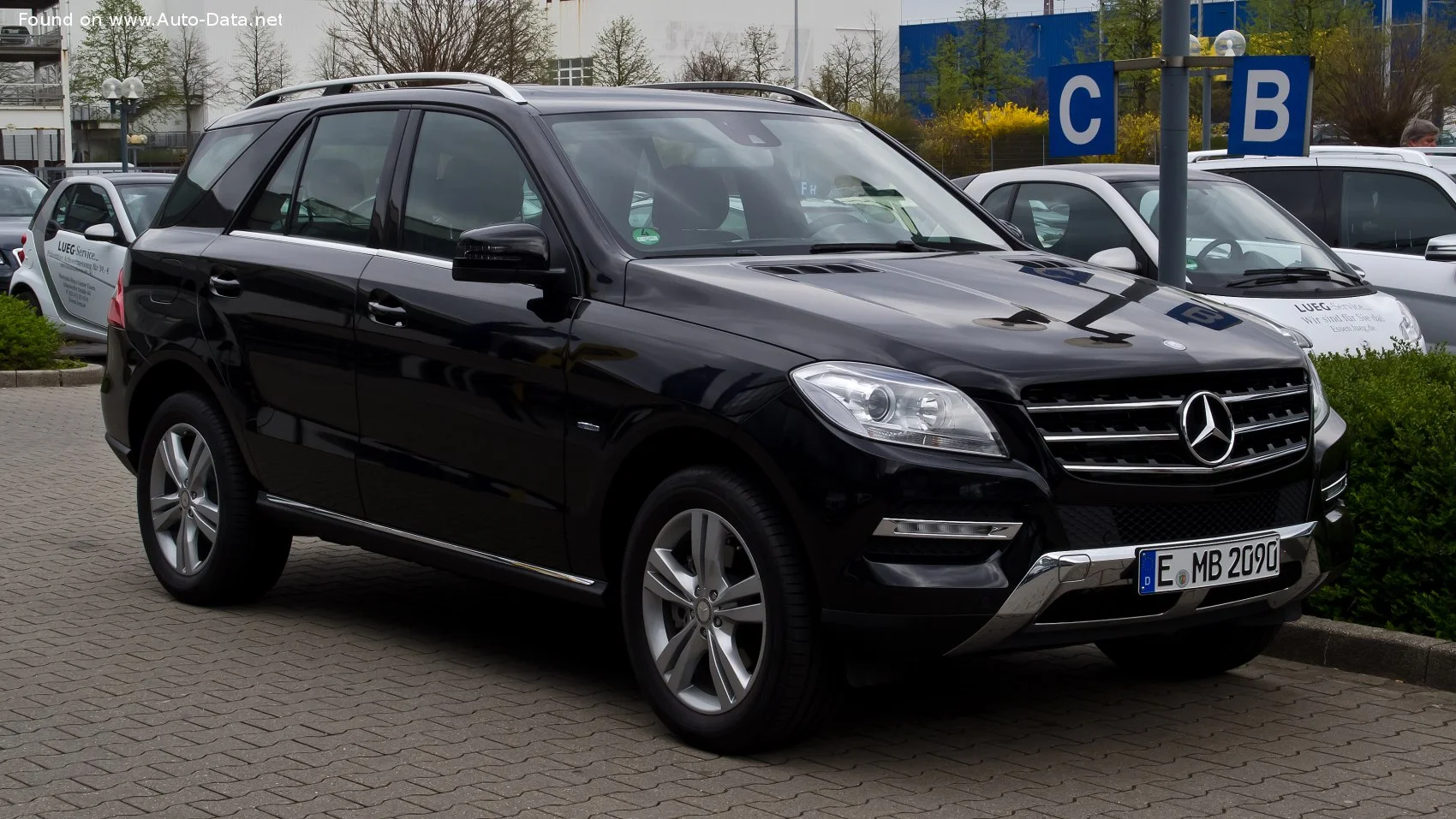 Mercedes-Benz M-class AMG ML 63 V8 (523 Hp) 4MATIC SPEEDSHIFT G-TRONIC2012 - 2015 thumbnail 5