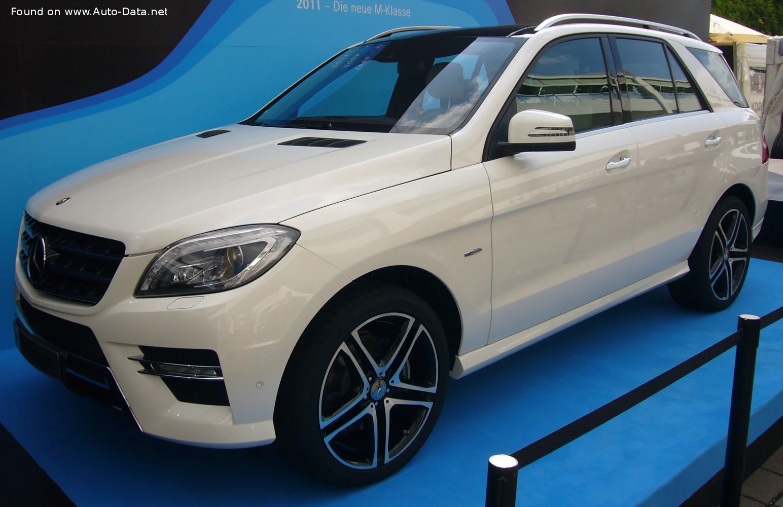 Mercedes-Benz M-class AMG ML 63 V8 (523 Hp) 4MATIC SPEEDSHIFT G-TRONIC2012 - 2015 thumbnail 7