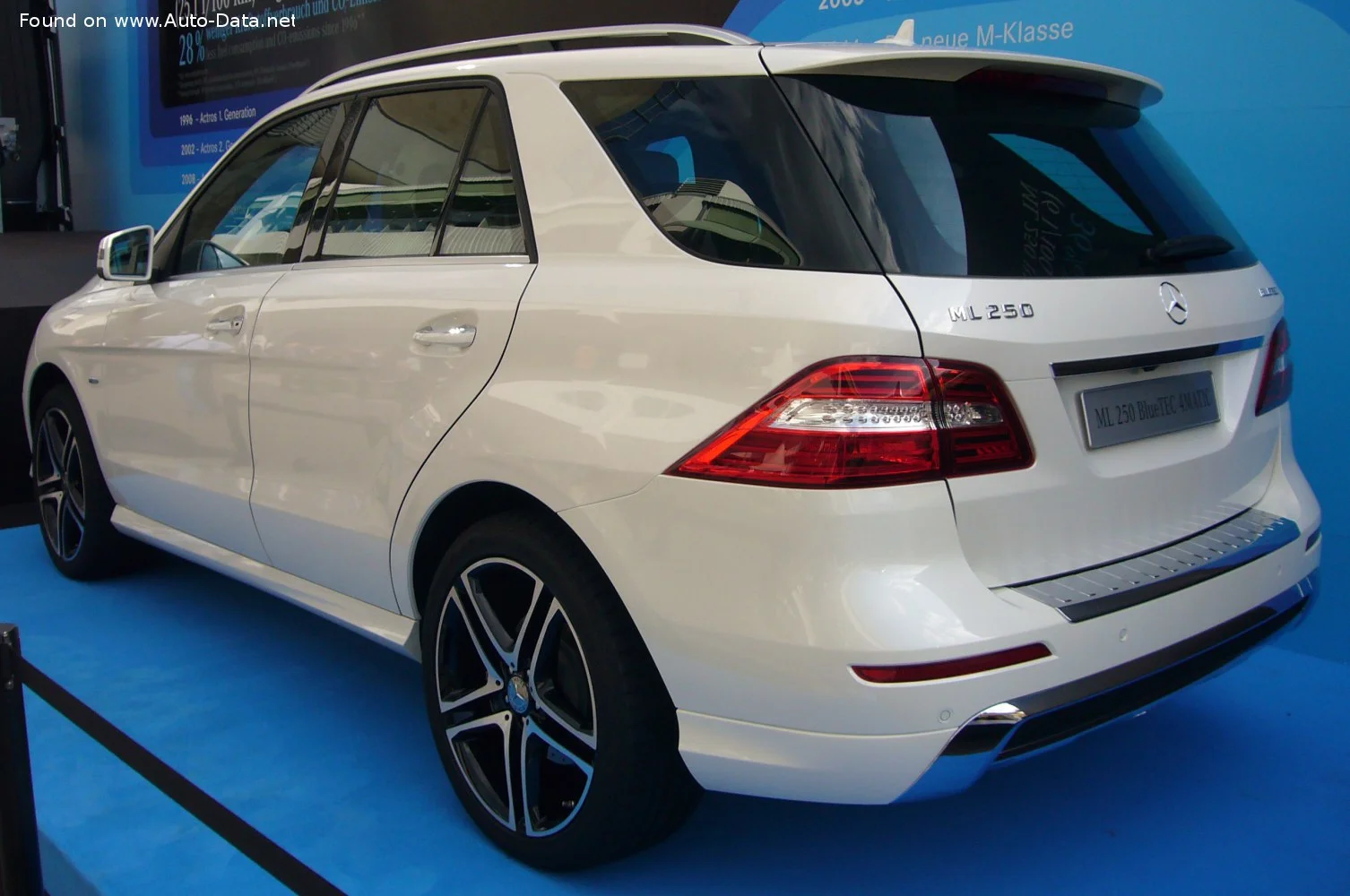 Mercedes-Benz M-class AMG ML 63 V8 (523 Hp) 4MATIC SPEEDSHIFT G-TRONIC2012 - 2015 thumbnail 8