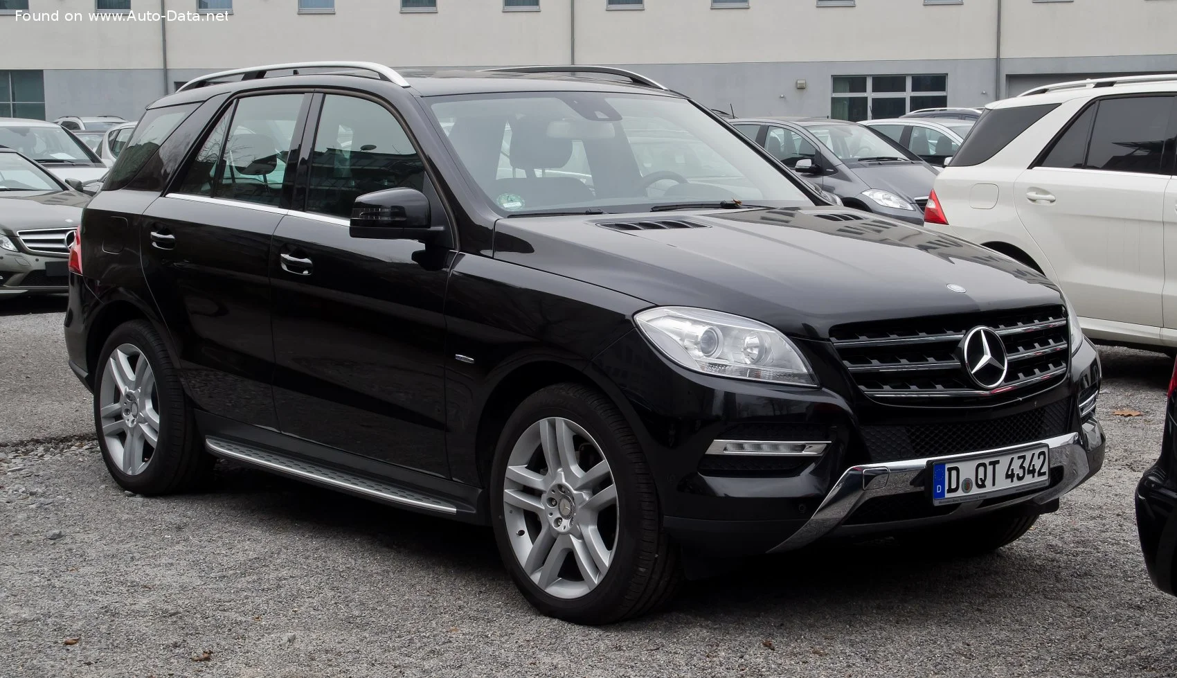 Mercedes-Benz M-class AMG ML 63 V8 (523 Hp) 4MATIC SPEEDSHIFT G-TRONIC2012 - 2015 thumbnail 10