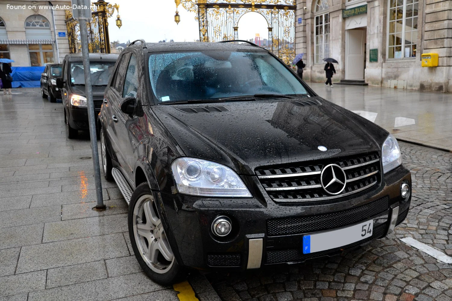 Mercedes-Benz M-class AMG ML 63 V8 (510 Hp) 4MATIC 7G-TRONIC AMG SPEEDSHIFT2006 - 2008 thumbnail 16