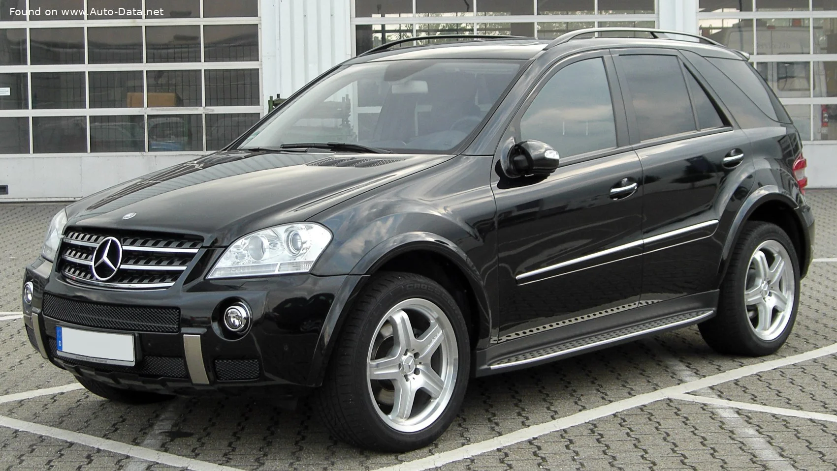 Mercedes-Benz M-class AMG ML 63 V8 (510 Hp) 4MATIC 7G-TRONIC AMG SPEEDSHIFT2006 - 2008 thumbnail 3