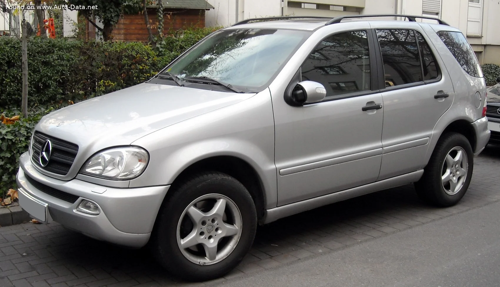 Mercedes-Benz M-class AMG ML 55 V8 (347 Hp) 4MATIC 5G-TRONIC2001 - 2005 thumbnail 3