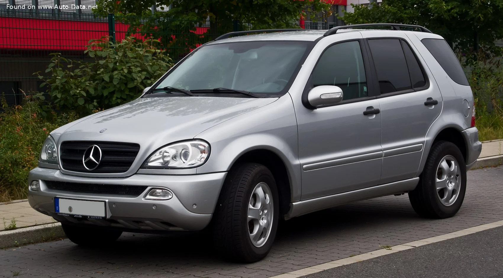 Mercedes-Benz M-class AMG ML 55 V8 (347 Hp) 4MATIC 5G-TRONIC2001 - 2005 thumbnail 9