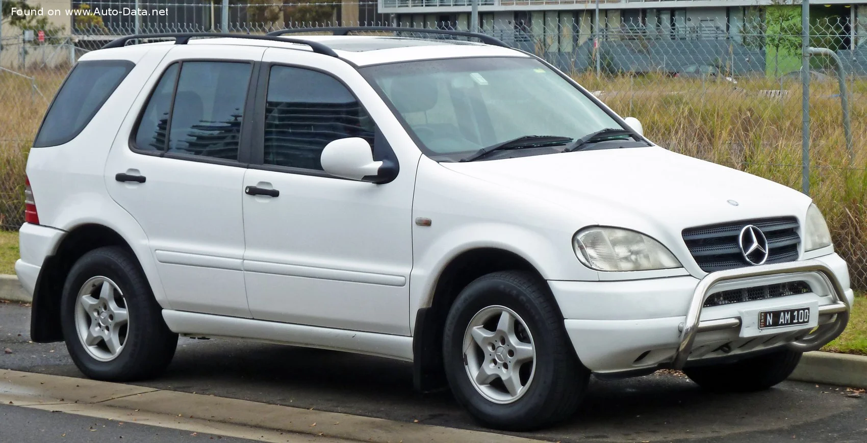 Mercedes-Benz M-class AMG ML 55 V8 (347 Hp) 4MATIC 5G-TRONIC1999 - 2001 thumbnail 3