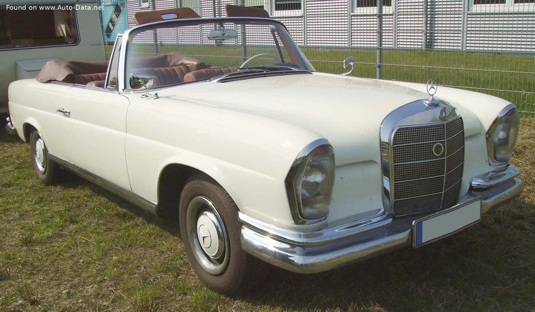 Mercedes-Benz Ponton 220 SE (115 Hp)1958 - 1959 thumbnail 2
