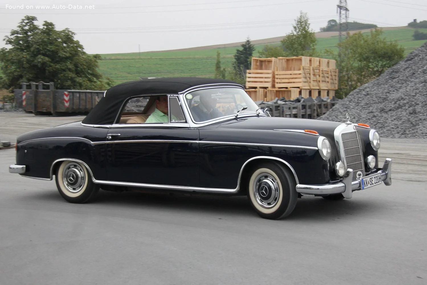 Mercedes-Benz Ponton 220 SE (115 Hp)1958 - 1959 thumbnail 3