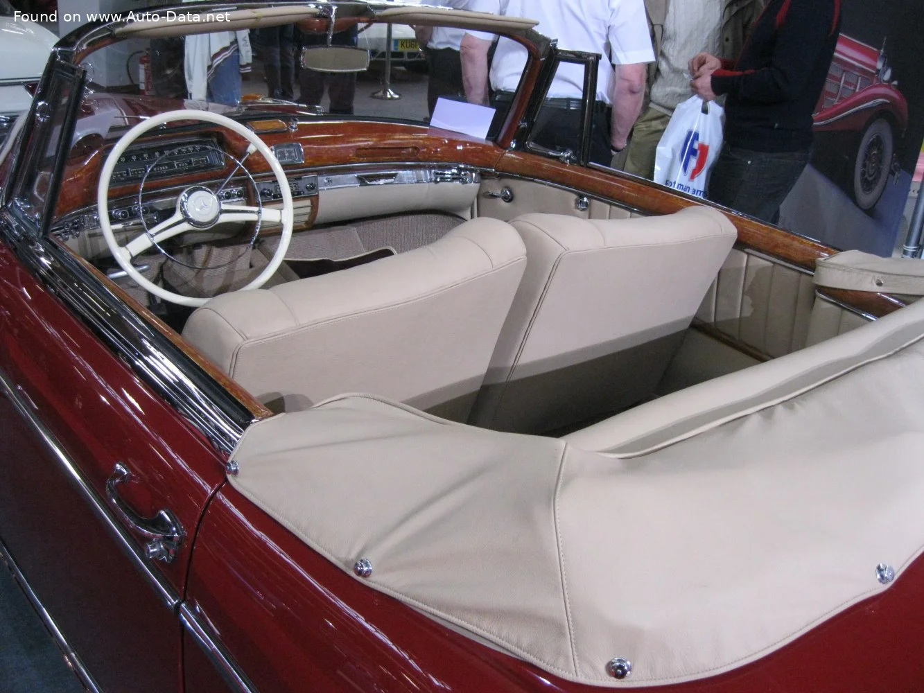 Mercedes-Benz Ponton 220 SE (115 Hp)1958 - 1959 thumbnail 4