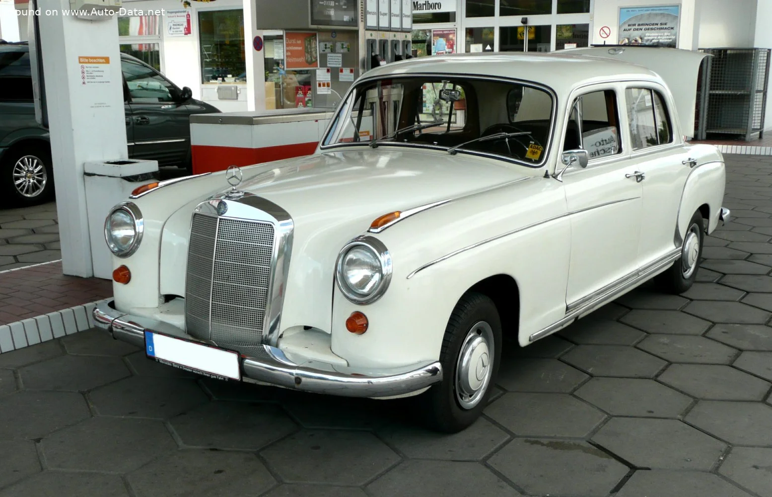 Mercedes-Benz Ponton 220 SE (115 Hp)1958 - 1959 thumbnail 4