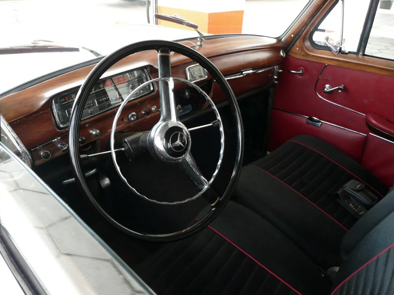 Mercedes-Benz Ponton 220 SE (115 Hp)1958 - 1959 thumbnail 5